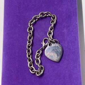 💛 Silver Plated Heart Charm Bracelet